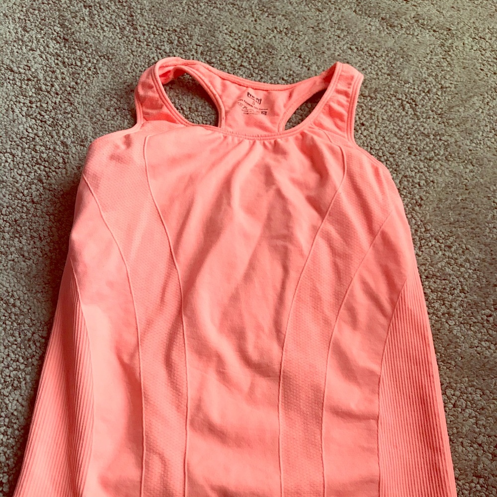 Profit top with shelf bra.